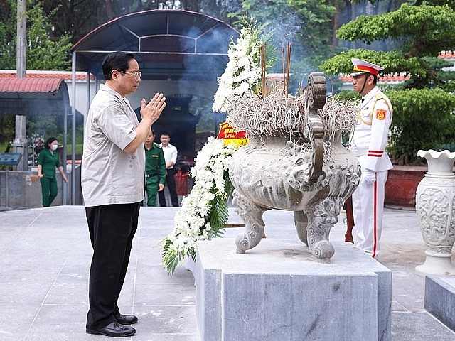 thu tuong pham minh chinh dang huong tai khu di tich nga ba dong loc