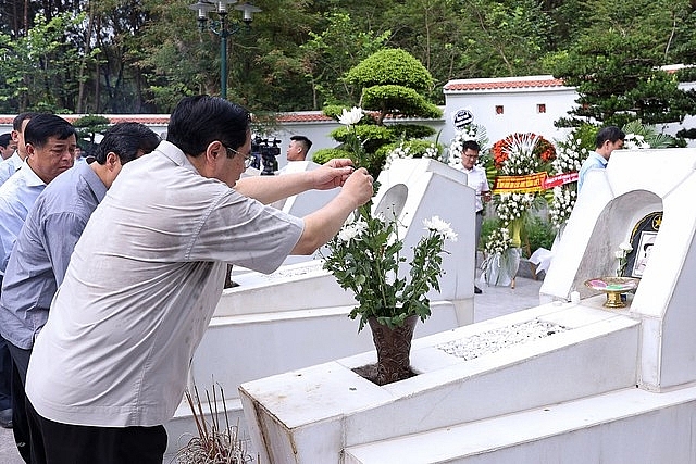 thu tuong pham minh chinh dang huong tai khu di tich nga ba dong loc