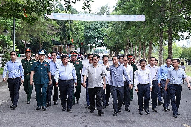 thu tuong pham minh chinh dang huong tai khu di tich nga ba dong loc