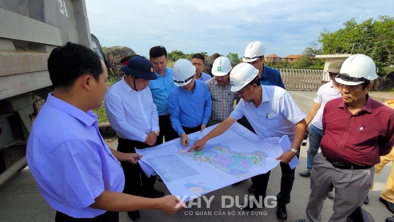 Chủ tịch UBND tỉnh Quảng Ngãi thị sát tuyến đường “nát” ở Khu kinh tế Dung Quất