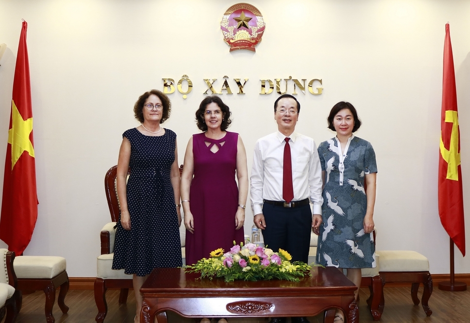 Bộ trưởng Phạm Hồng Hà tiếp Đại sứ Cuba tại Việt Nam