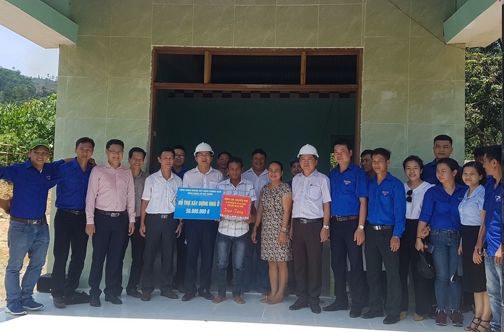 Sở Xây dựng Quảng Nam bàn giao 3 nhà ở cho hộ nghèo xã Trà Nú
