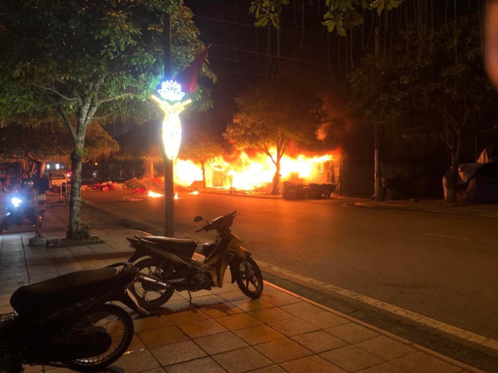 Móng Cái (Quảng Ninh): Cháy lớn gây thiệt hại về tài sản