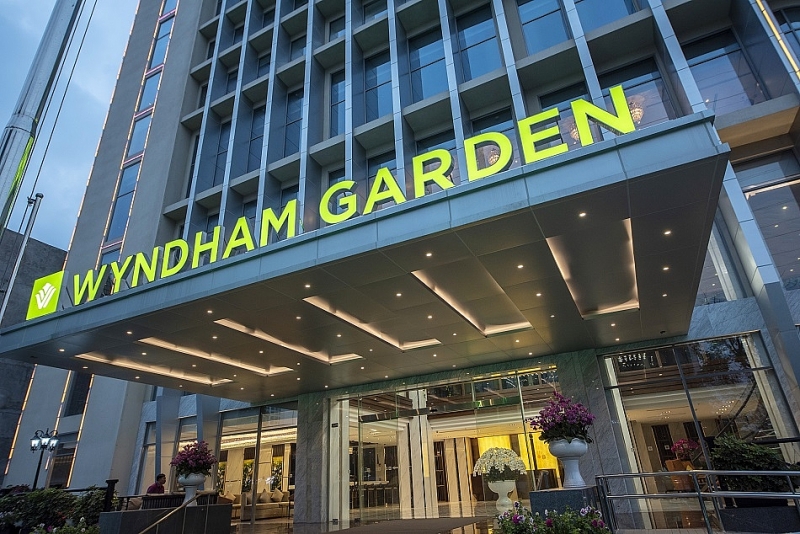 wyndham garden ha noi nhan giai thuong agodas 2021 customer review award