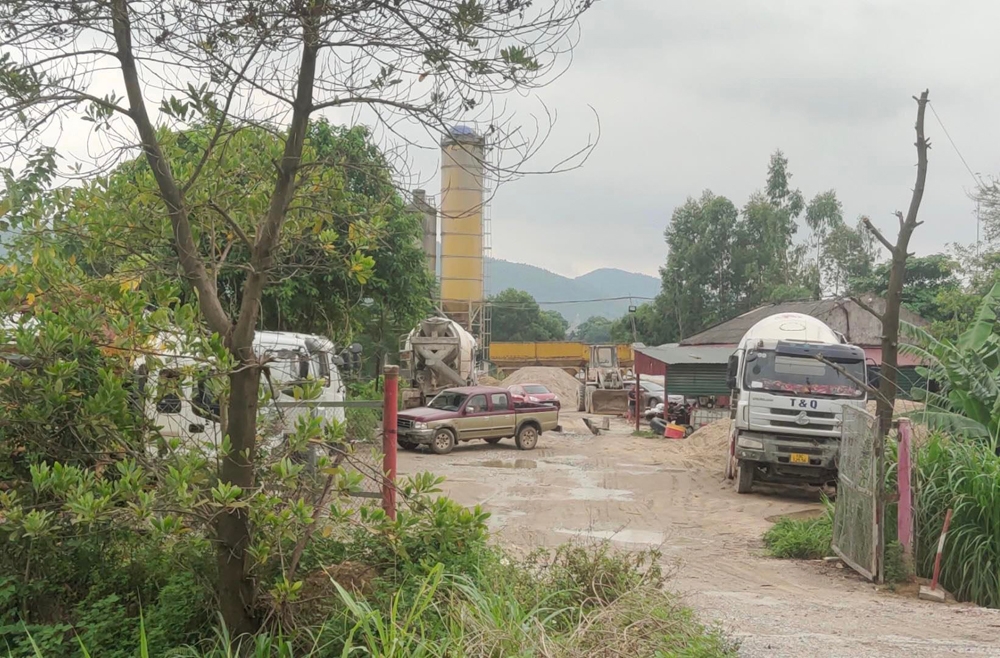 Thanh Sơn (Phú Thọ): Trạm trộn bê tông Tiến Hải hoạt động không phép thách thức pháp luật 