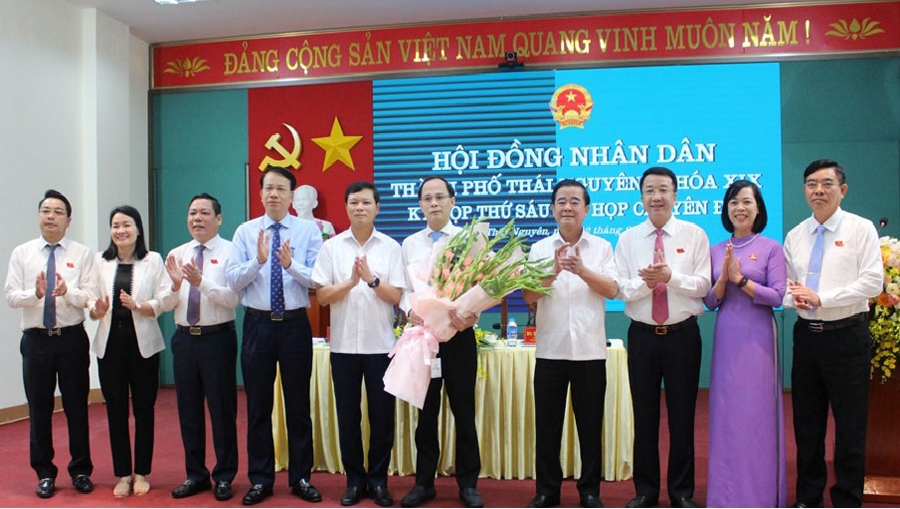 Ông Nguyễn Linh được bầu giữ chức Chủ tịch UBND thành phố Thái Nguyên