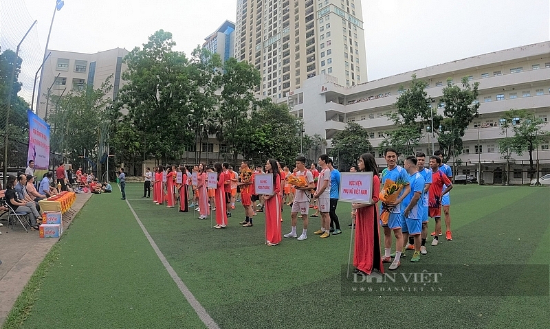 nhung hinh anh an tuong tai giai bong da lang thuong va nhung nguoi ban