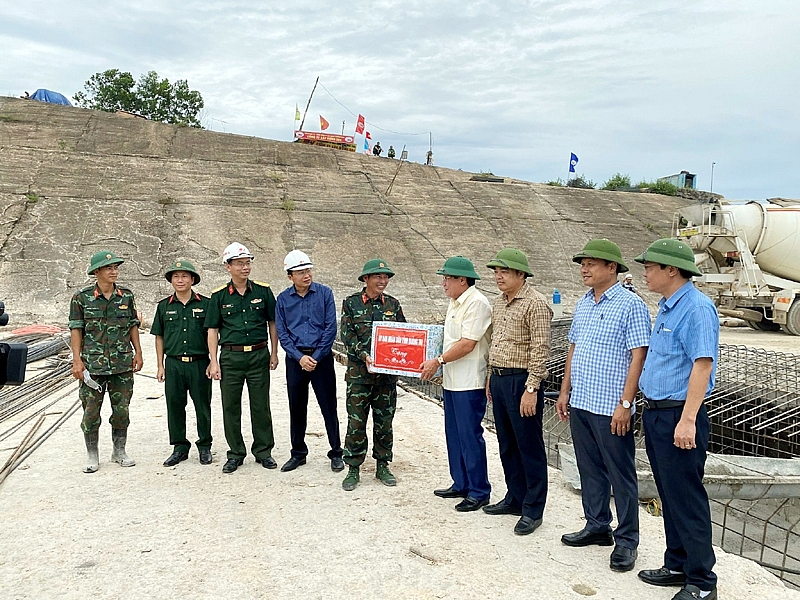 quang tri trien khai nhieu phuong an va giai phap dam bao an toan cho he thong thuy loi mua mua lu