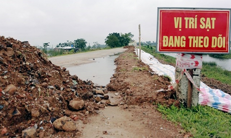 Thanh Hóa: Mưa kéo dài gây sụt lún nghiêm trọng hơn 1km đê tả sông Mã