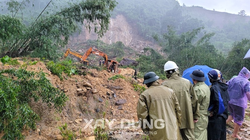 hien truong vu sat lo dat vui lap nha may thuy dien o quang ngai