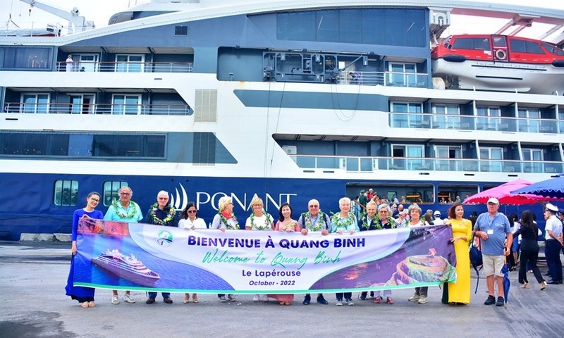 Quảng Bình: Đón du thuyền quốc tế cập cảng biển Hòn La