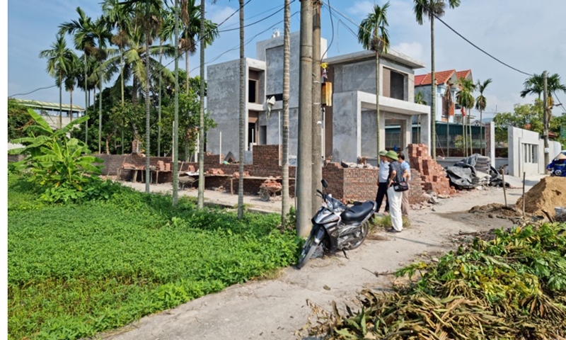 Uông Bí (Quảng Ninh): Liệu có cấp đất xây nhà “nhầm” vào đường liên thôn hay không?