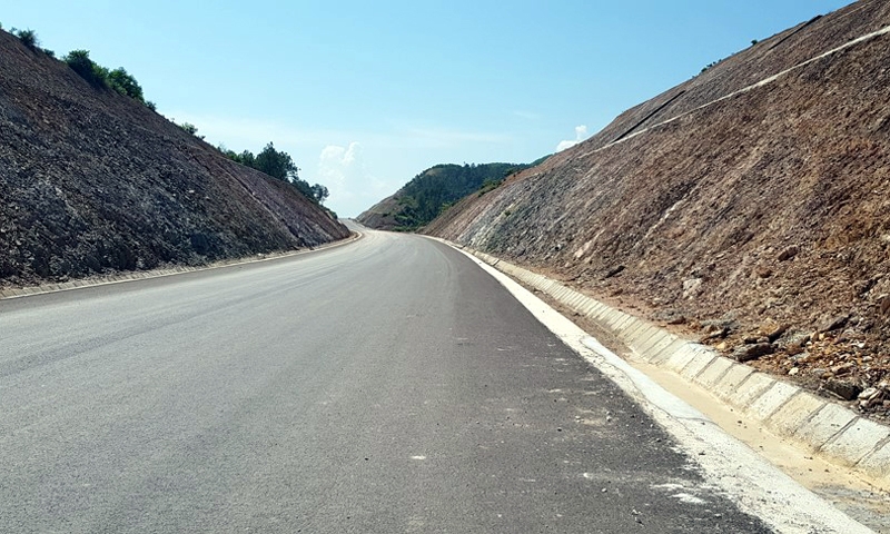 Bộ Giao thông vận tải đồng ý kéo dài thời gian đưa cao tốc Cam Lộ - La Sơn vào khai thác