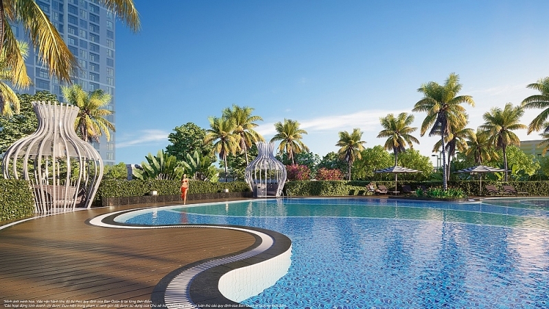 Bể bơi rộng gần 1.000m2 được thiết kế như ốc đảo nghỉ dưỡng giữa lòng đại đô thị.