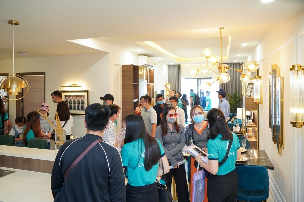 Hơn 1.000 khách hàng tham gia khai trương căn hộ mẫu Bien Hoa Universe Complex
