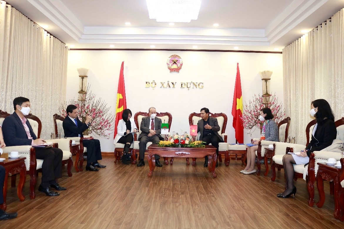 deputy minister le quang hung receives the algerian ambassador to vietnam