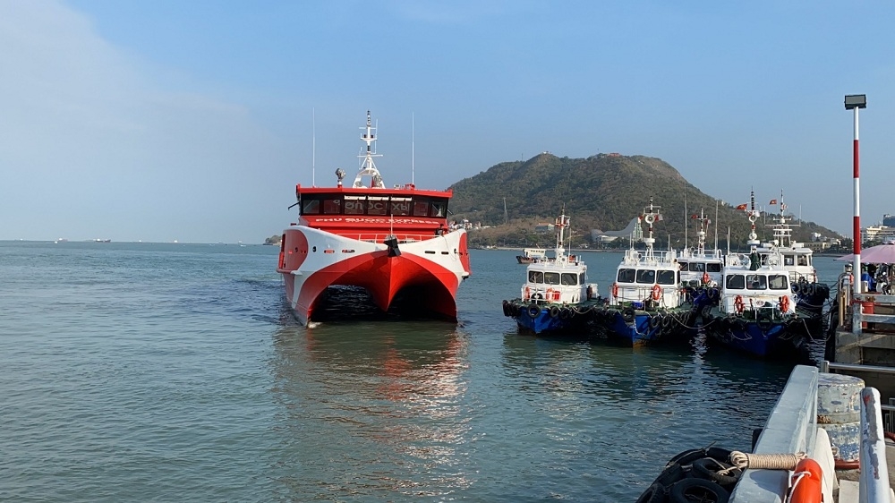 anh ba thanh chang trai 8x khoi nghiep lam ung dung dat ve tau cao toc