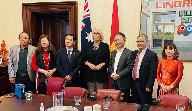 mayor of melbourne received extraordinary plenipotentiary ambassador of vietnam in australia