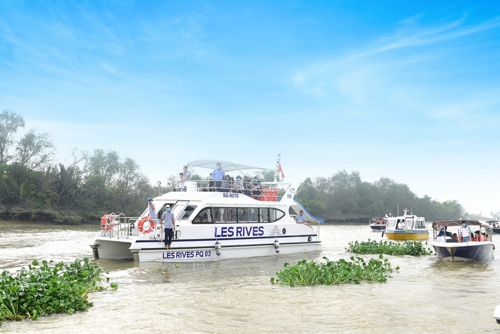 Tận hưởng không gian sống sinh thái nơi đô thị đảo Phượng Hoàng Aqua City bằng đường sông