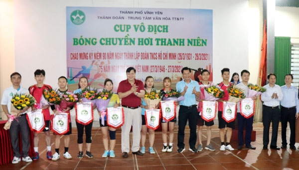 Thành đoàn Vĩnh Yên phối hợp với Trung tâm Văn hóa Thông tin và Thể thao thành phố tổ chức Cúp vô địch Bóng chuyền hơi thanh niên