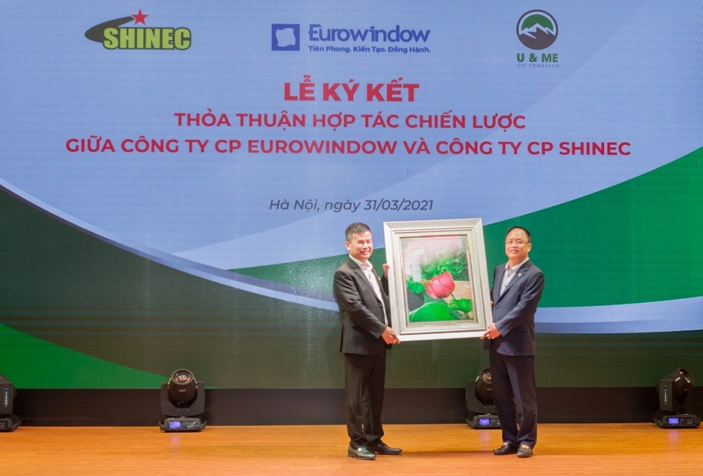 Eurowindow và Shinec ký kết hợp tác chiến lược