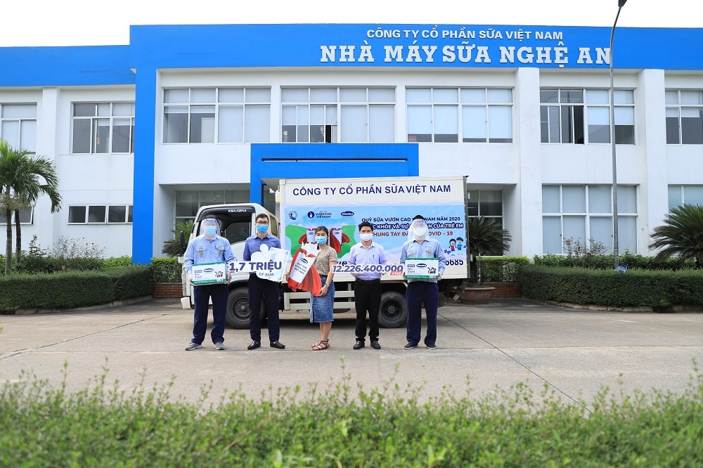 Quỹ Sữa Vươn cao Việt Nam và Vinamilk hướng đến đối tượng trẻ em khó khăn trong đại dịch Covid-19