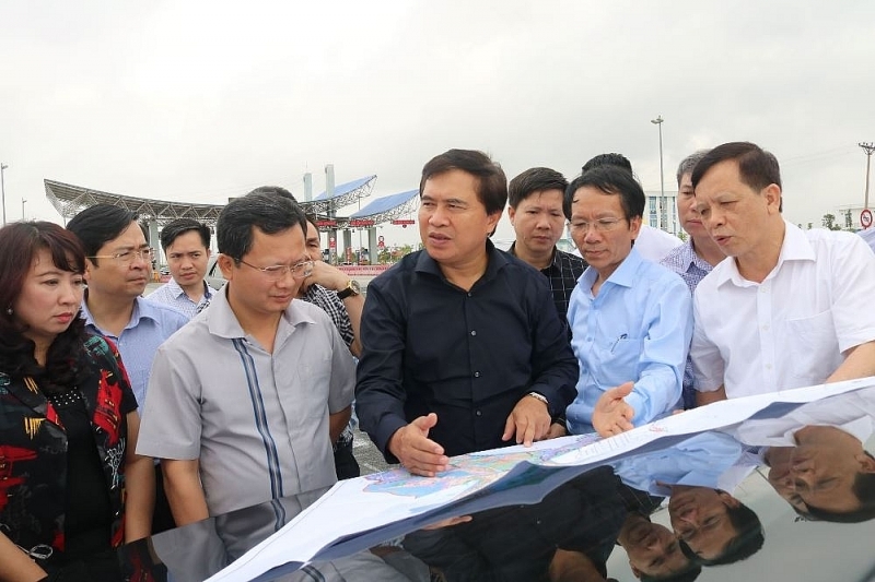 Deputy Minister Le Quang Hung checks Quang Ninh's construction planning