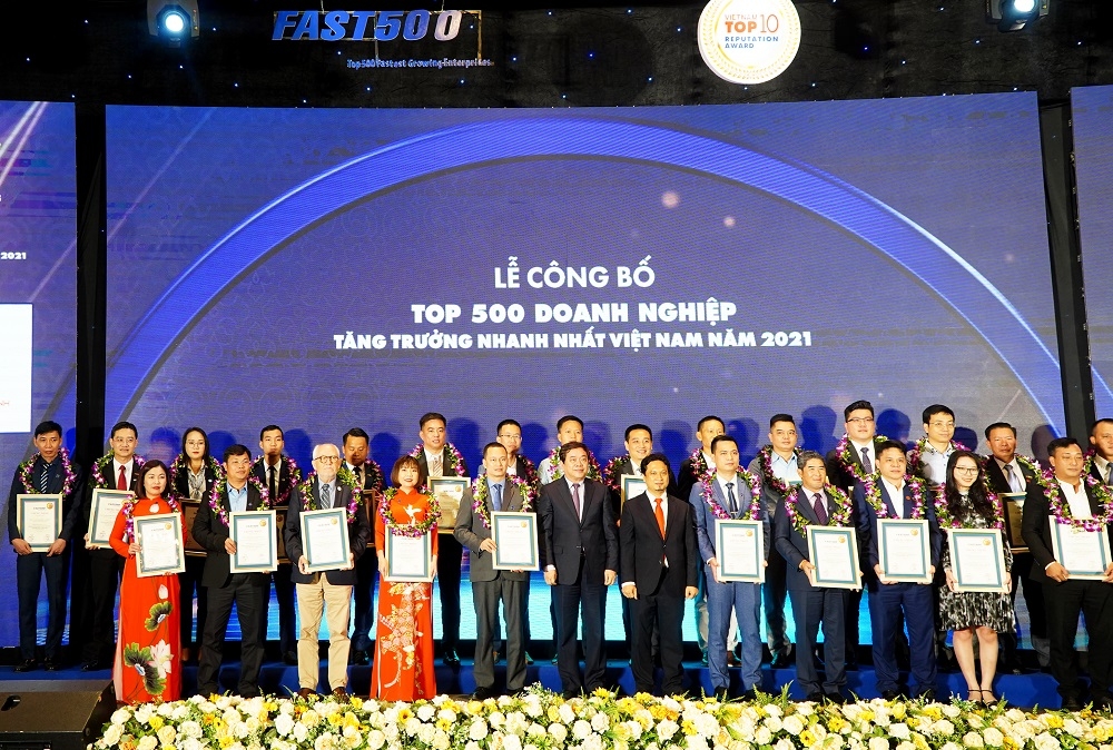 TNS Holdings lọt Top 100 Doanh nghiệp tăng trưởng nhanh nhất Việt Nam năm 2021