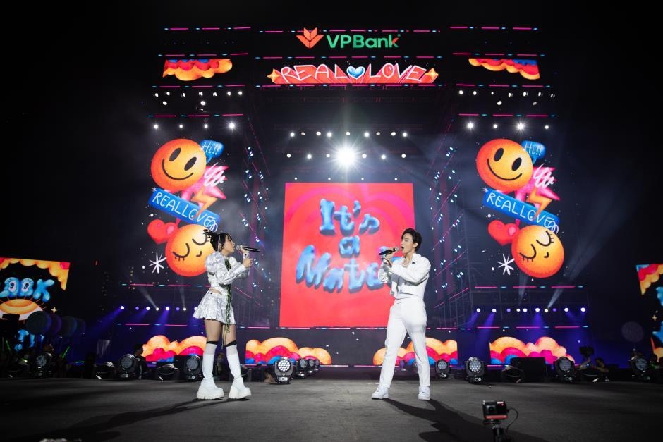Light Up Viet Nam do VPBank tổ chức xác lập Kỷ lục Việt Nam, bùng nổ không gian mạng xã hội với 3 triệu lượt xem livestream