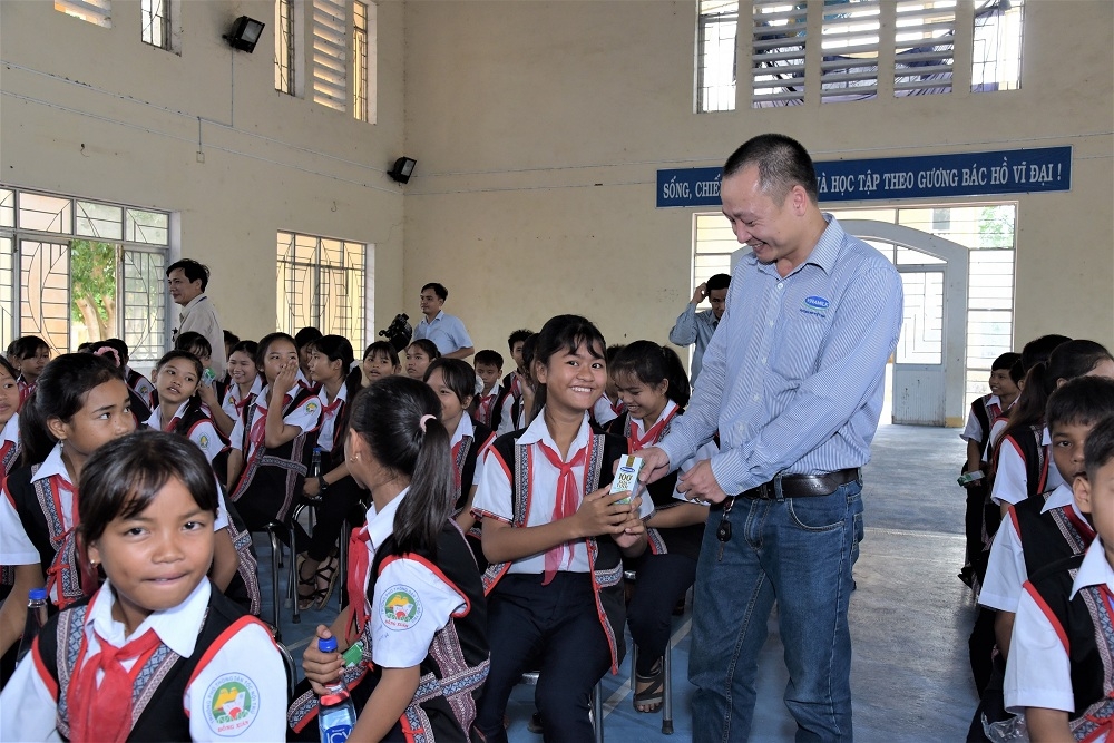 Quỹ sữa Vươn cao Việt Nam của Vinamilk khởi động năm 2021 với 31.000 ly sữa yêu thương từ cộng đồng