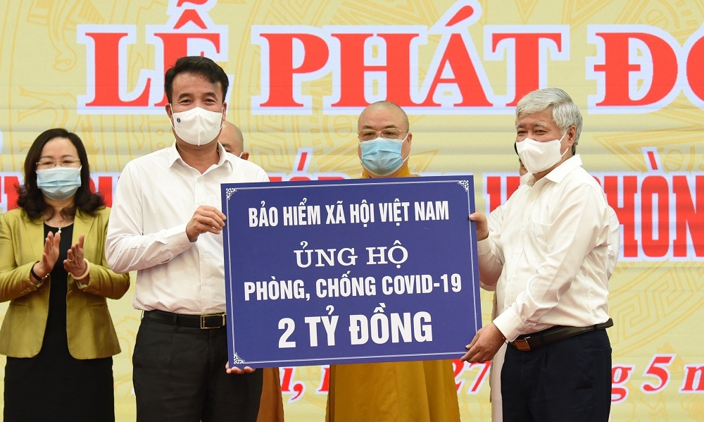 Bảo hiểm xã hội Việt Nam ủng hộ 2 tỷ đồng phòng chống dịch Covid-19