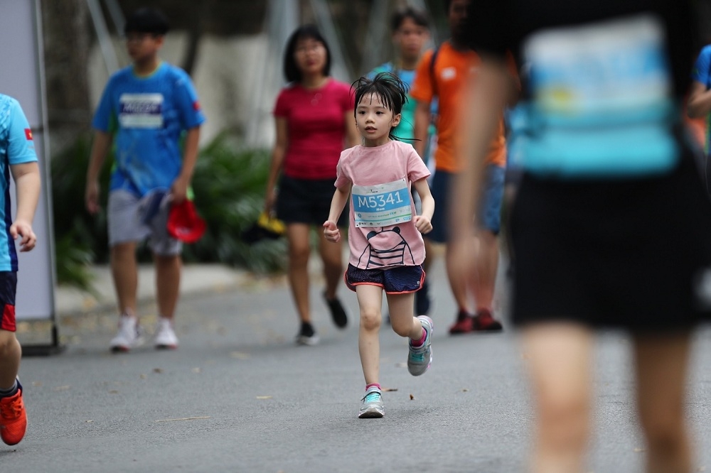 Những chân chạy nhí ở Ecopark Marathon 2021
