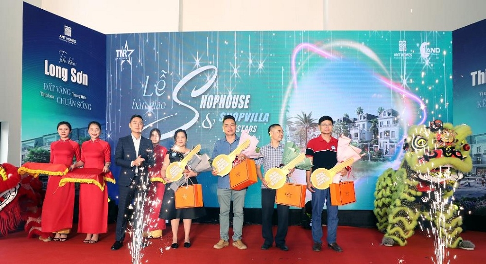 Cư dân nhận bàn giao shophouse và shopvilla tại TNR Stars Thái Hòa