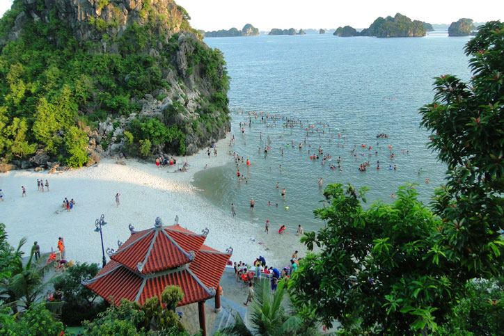 Cẩm Phả (Quảng Ninh): Bãi tắm Lương Ngọc - Thiên đường bên bờ vịnh Bái Tử  Long