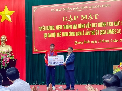 Đất Xanh Miền Trung khen thưởng 130 triệu đồng cho đoàn thể thao tỉnh Quảng Bình