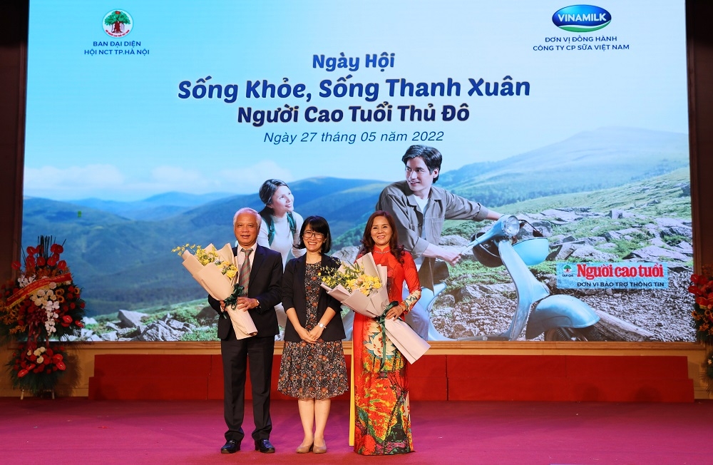 vinamilk dong hanh cung nguoi cao tuoi lan toa thong diep song khoe song thanh xuan