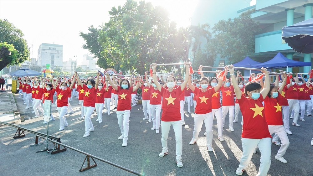 vinamilk dong hanh cung nguoi cao tuoi lan toa thong diep song khoe song thanh xuan