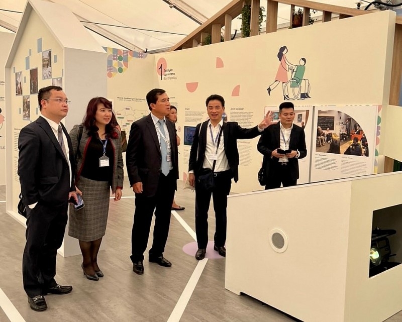 The delegation of Ministry of Construction attends 11th World Urban Forum