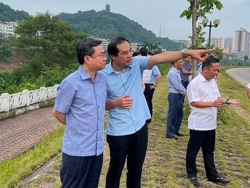minister of construction nguyen thanh nghi inspects social housing project in lao cai