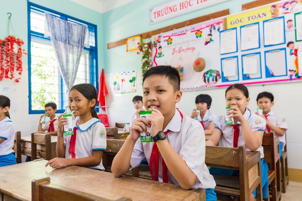 Sữa học đường đồng hành cùng trẻ em miền núi tỉnh Quảng Ngãi