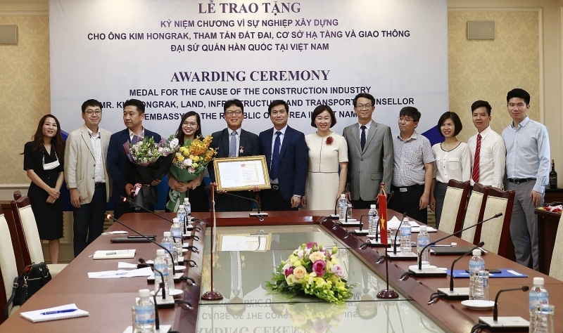 Awarding Medal to Counselor of Korean Embassy in Vietnam