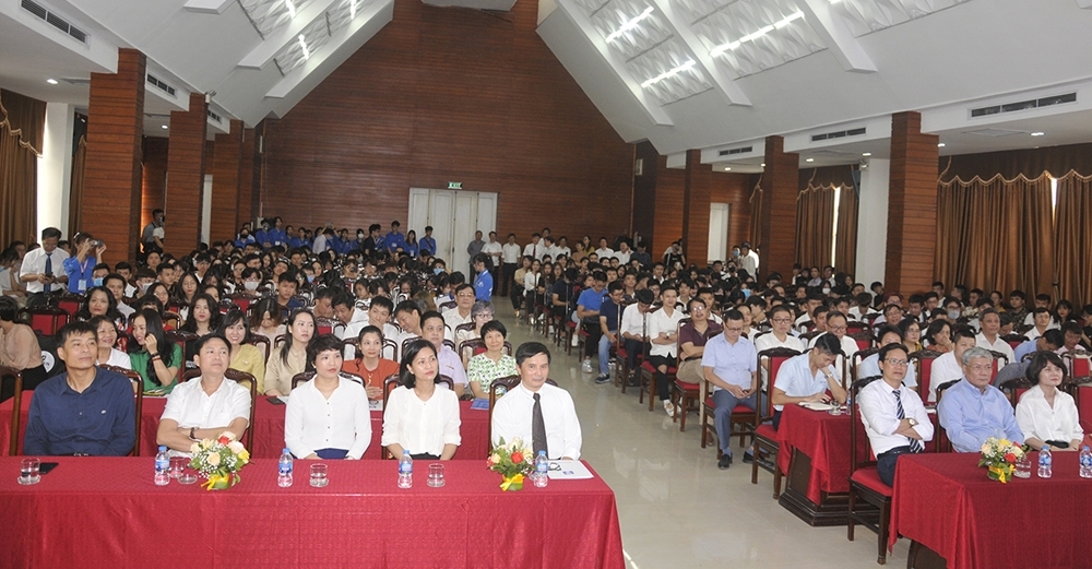 University Autonomy starts from democracy and transparent in Hanoi Architectural University