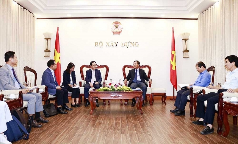 Deputy Minister Le Quang Hung meets with General Director of Samsung Vietnam