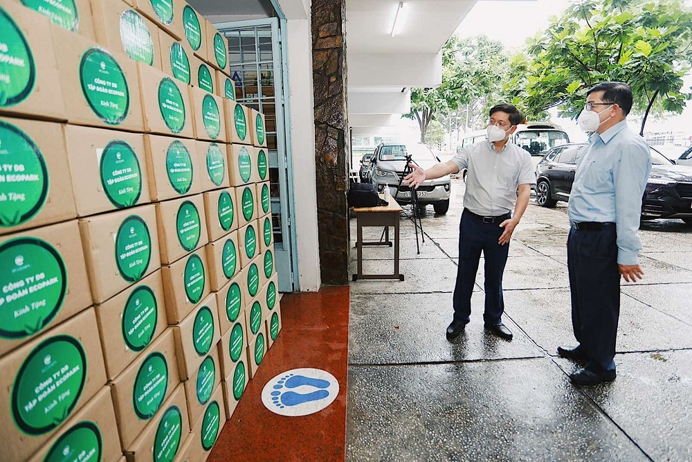 100.000 lọ thuốc đặc trị Covid-19 được tài trợ bởi Ecopark đã về đến Việt Nam