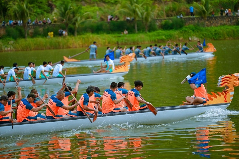 Hoạt động chèo thuyền tại Hồ truyền thuyết - tiện ích dự án Dragon Ocean Đồ Sơn.