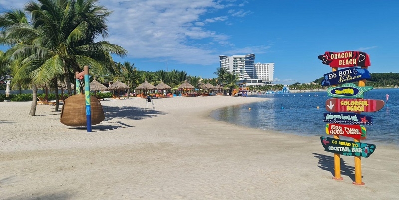 View Khách sạn Dream Do Son Grandeur Resort từ bãi biển Dragon Beach.