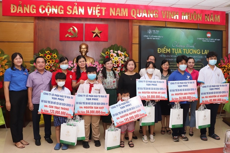 Van Phuc Group tài trợ hơn 6 tỷ đồng đỡ đầu 50 trẻ mồ côi do dịch Covid-19