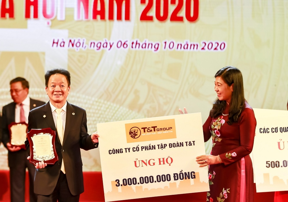 bau hien ung ho 5 ty dong cho quy vi nguoi ngheo thanh pho ha noi