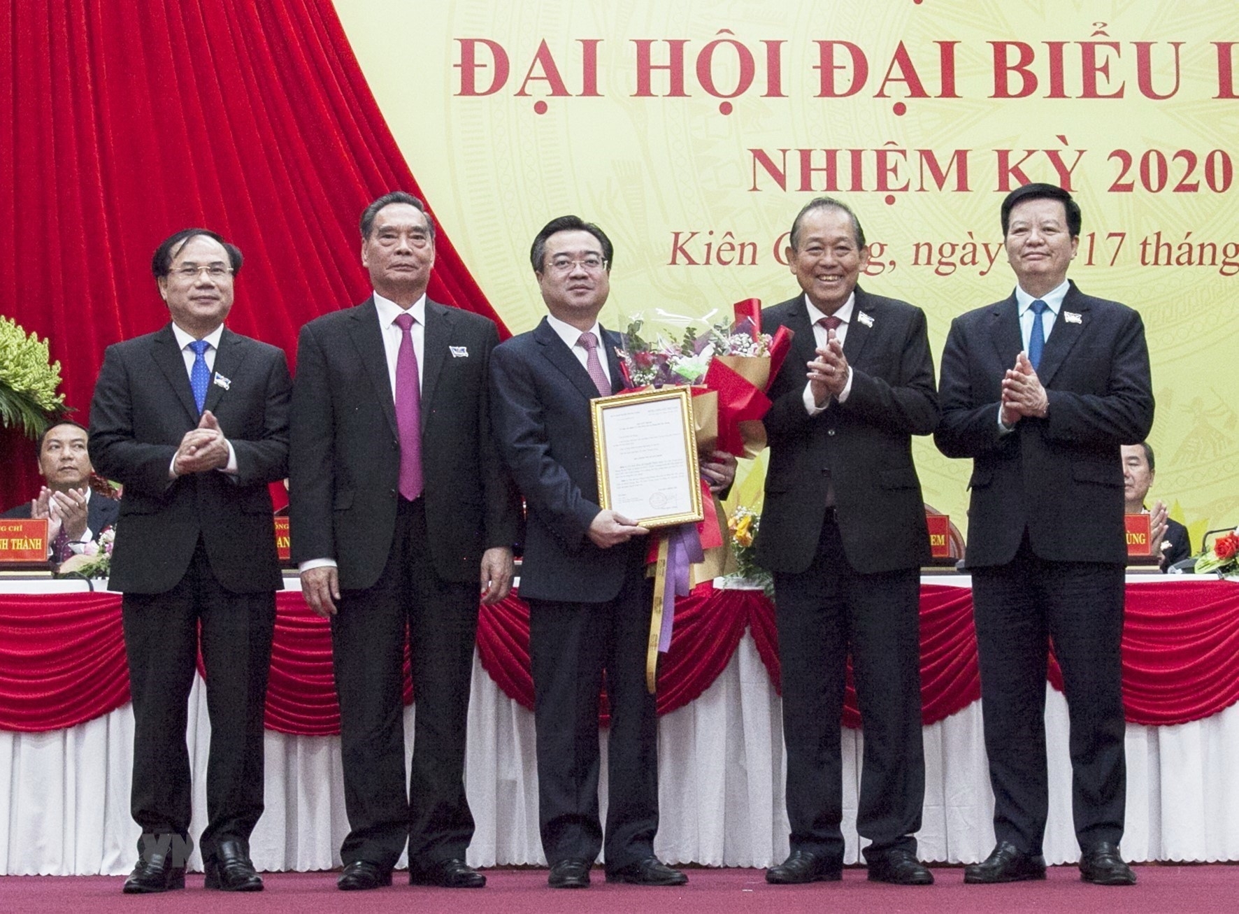 awarding decision to appoint deputy minister of construction to mr nguyen thanh nghi