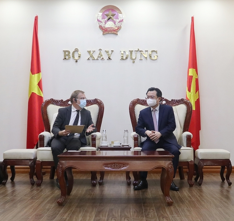 minister nguyen thanh nghi meets director of french development agency